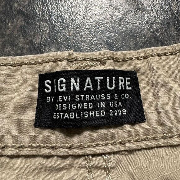 Signature Levi’s Tan Cargo Pants Lightweight Essential Men’s Size 40 Outdoors - Picture 9 of 16